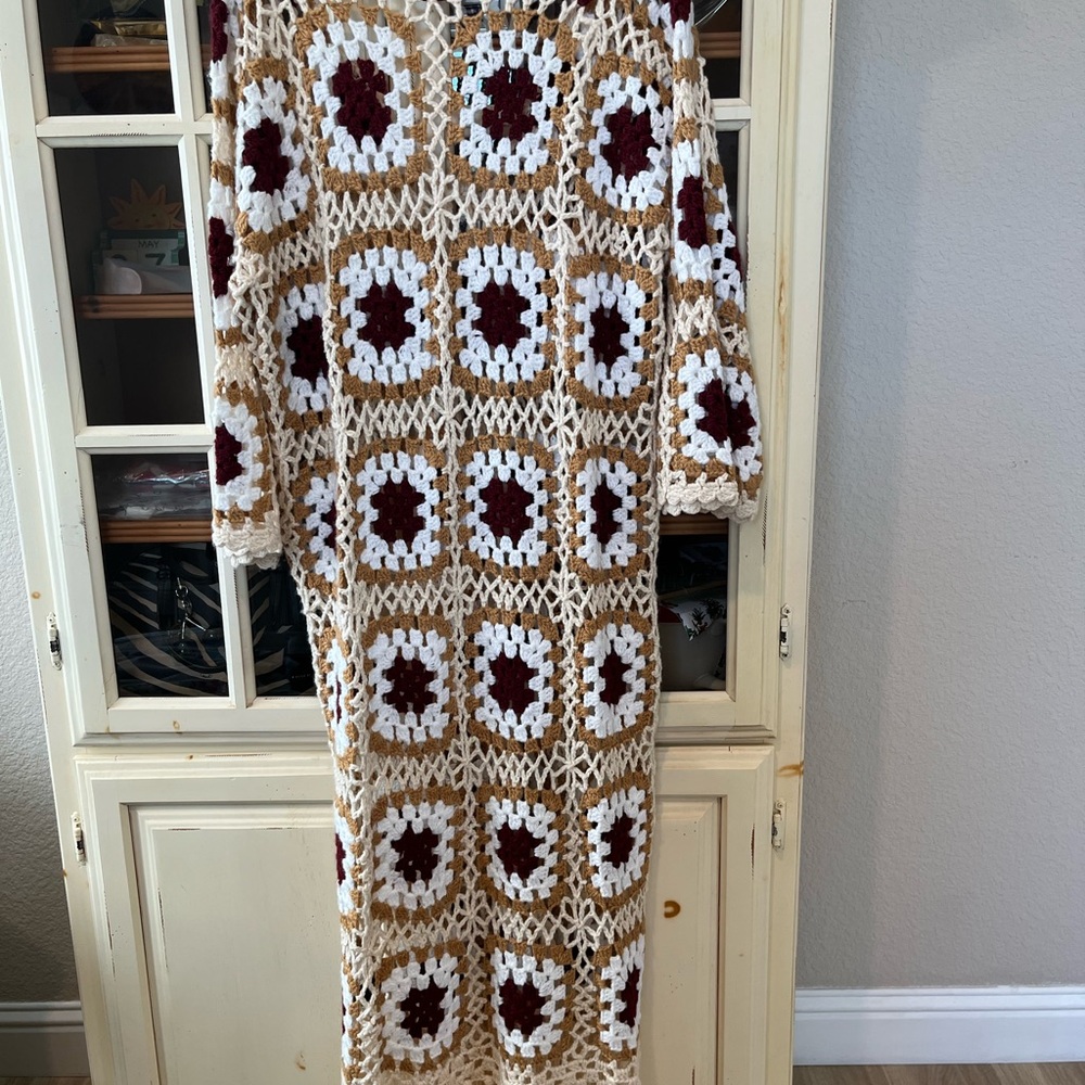 POL Crochet Open-Knit Long Cardigan in Cream, Tan & Burgundy - Picture 2 of 3